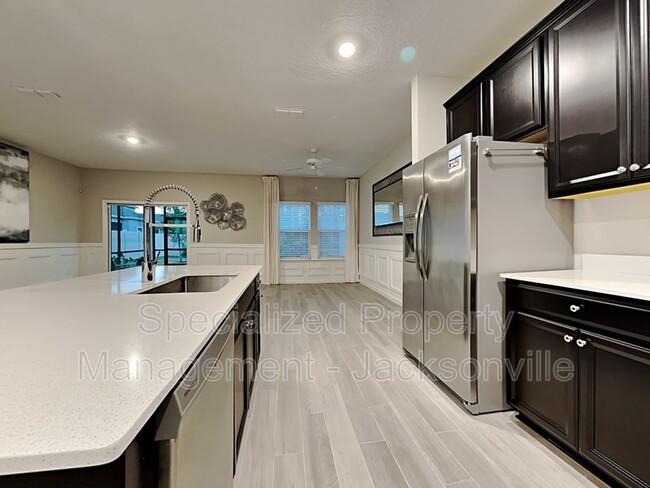 Building Photo - 10288 Benson Lake Dr
