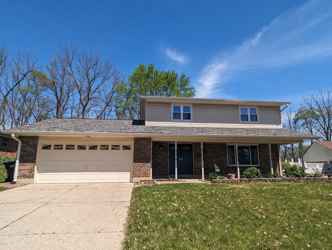 Primary Photo - Available NOW: Spacious 4 Bed / 2.5 Bath i...