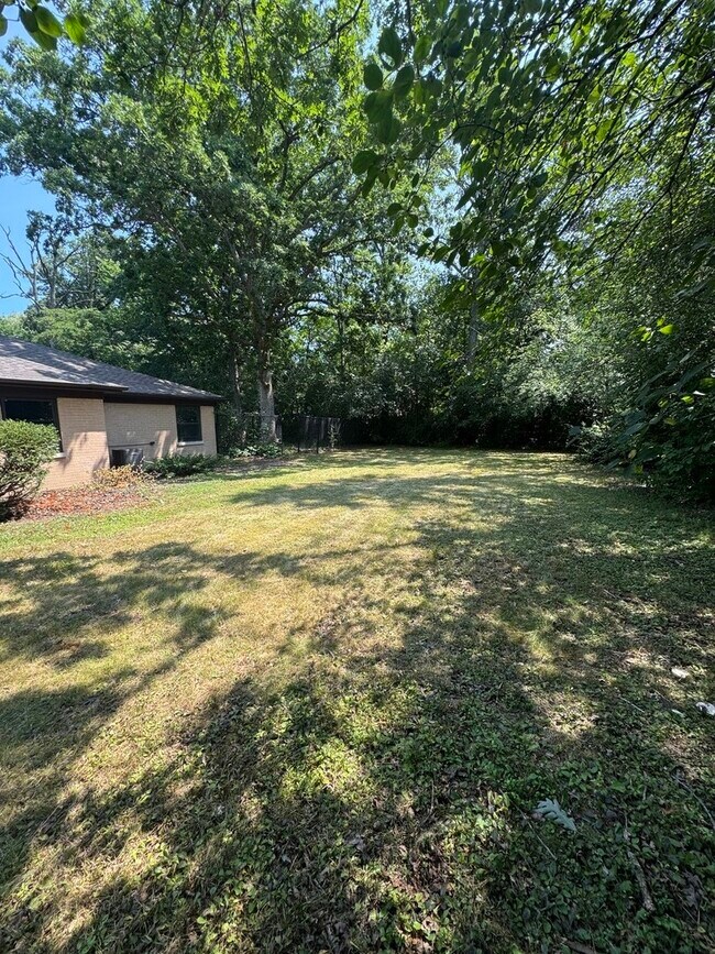 Foto del edificio - 805 Blackhawk Ln