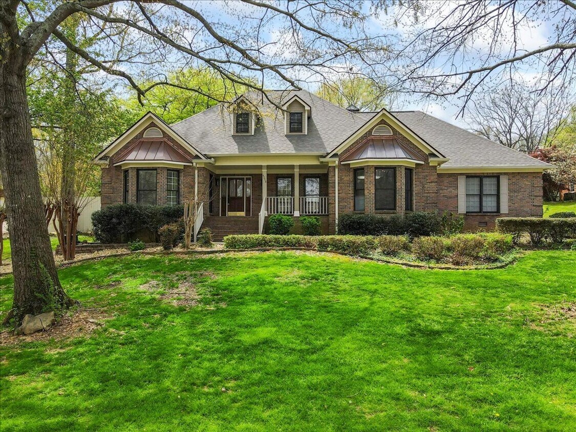 Foto principal - Stunning 3 bed 2.5 bath home in Cove Creek...