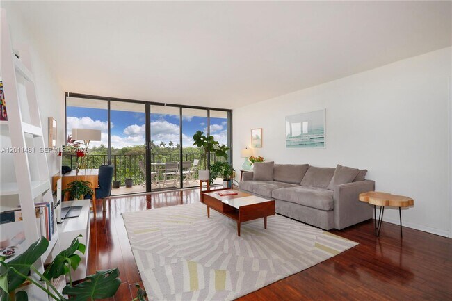 Foto del edificio - 780 NE 69th St