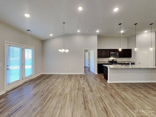 Building Photo - 131 Meriwether Ln