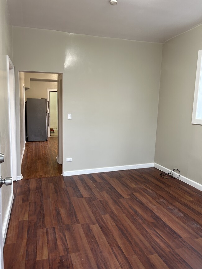 Unit 1R - Living Room - 3242 W 38th Pl