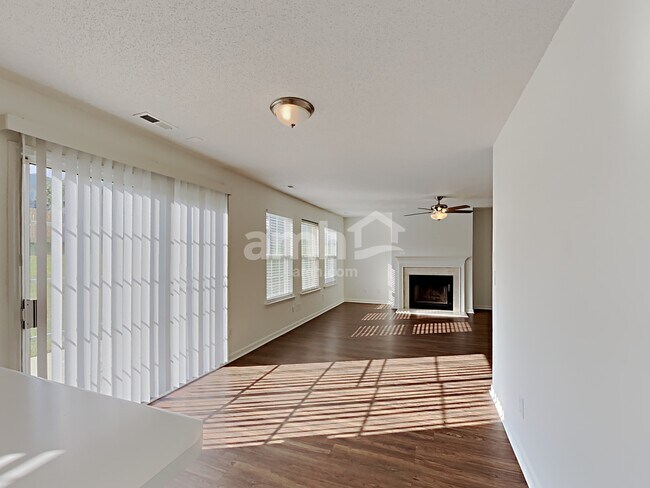 Building Photo - 8017 Wesley Farm Drive