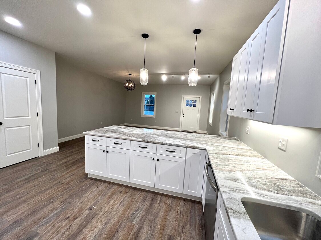 8 Lewis St Unit B, Westfield, MA 01085 Condo for Rent in Westfield