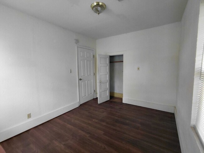 Building Photo - Home in Rolla