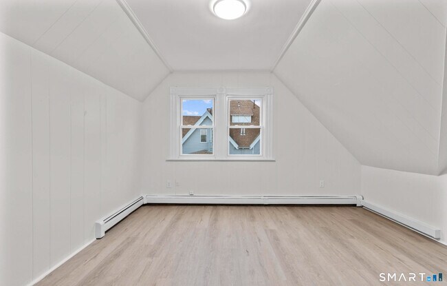 Building Photo - 32 Lamberton St