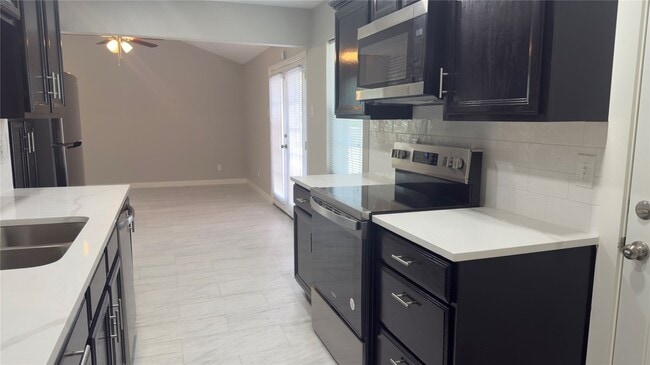 Building Photo - 1415 Wisteria Way