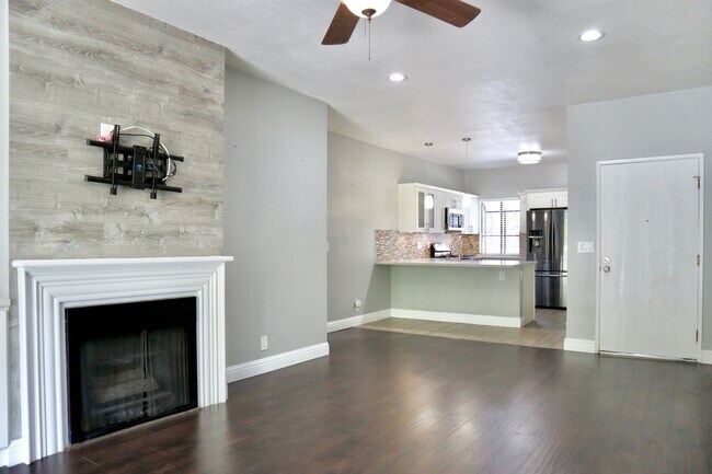 Foto del edificio - Charming condo in Fremont - great location...