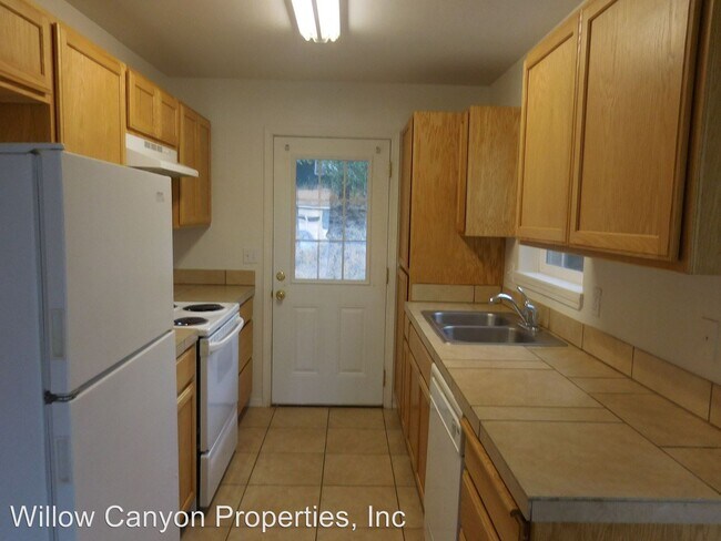 Foto del edificio - 681-681 SW 2nd St