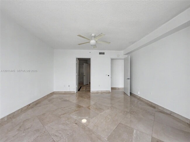Building Photo - 17555 Collins Ave