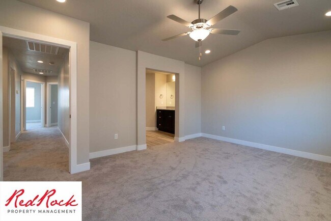 Foto del edificio - Townhome in Hurricane Heights