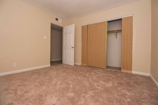 Foto del edificio - Charming 2 Bed, 2 Bath Apartment in Las Vegas