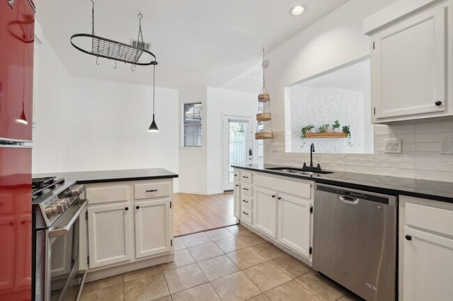 Foto del edificio - 6501 Brush Country Rd