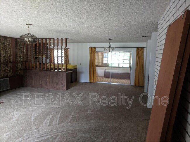 Foto del edificio - 112 W Inverness Blvd