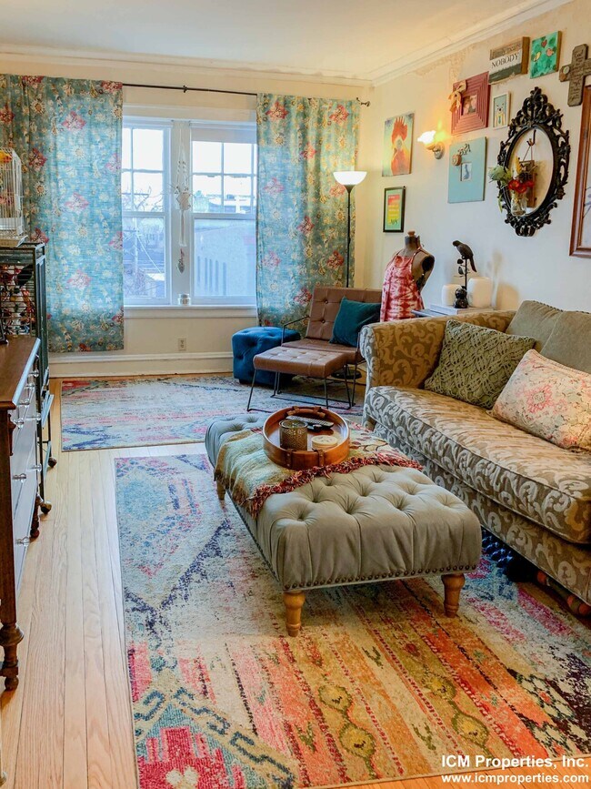 Building Photo - 1630 W Sunnyside Ave