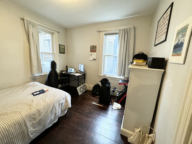 Building Photo - 32 Rawson St