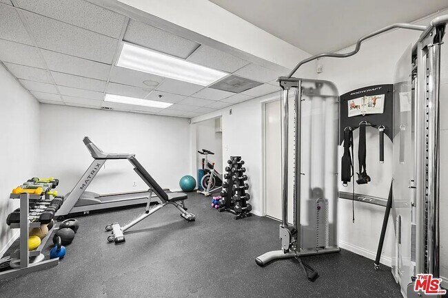 Building Photo - 5143 Bakman Ave