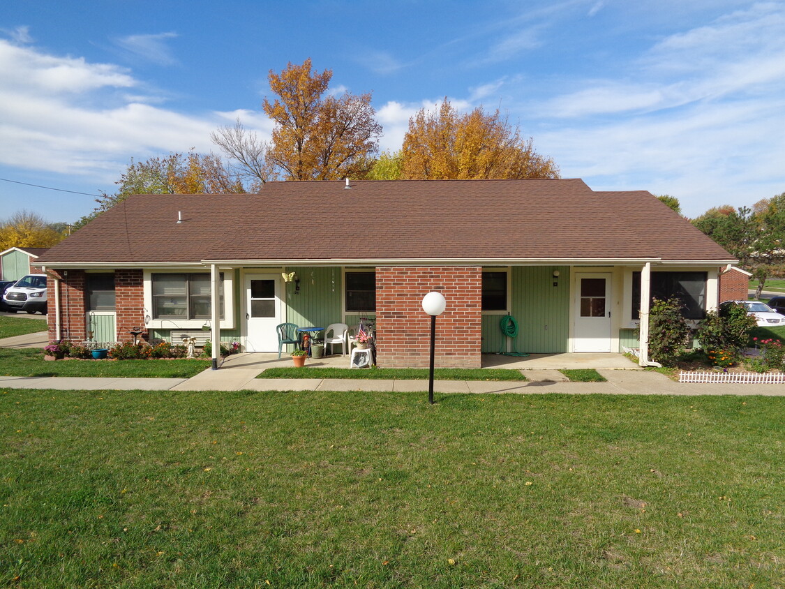 Building Photo - 403 Iowa St