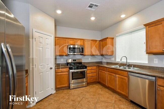 Building Photo - 8032 Pasadera St