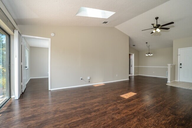 Foto del edificio - 1142 Covington St