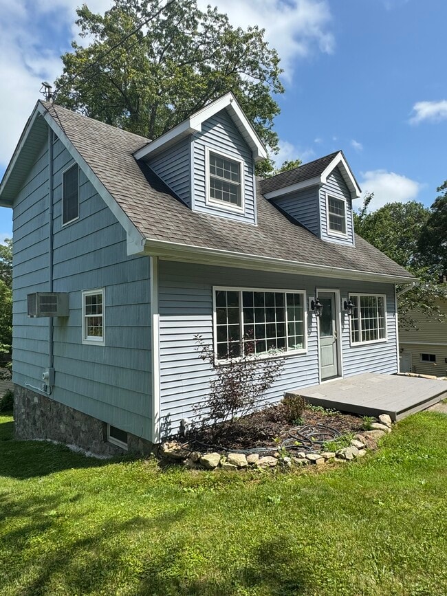 Building Photo - 1466 NY-292