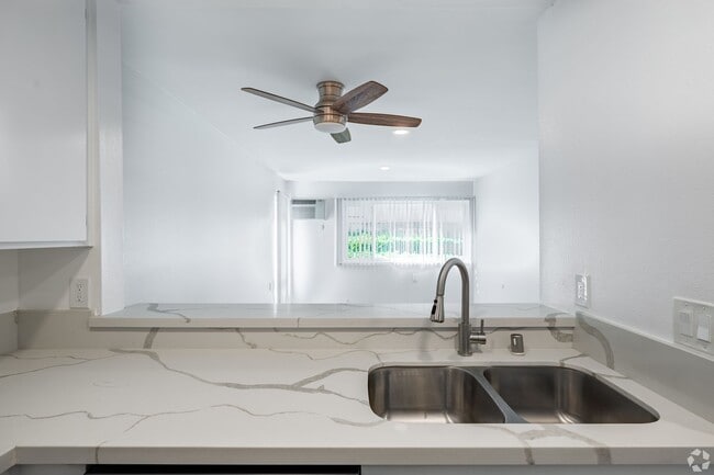 Interior Photo - 5405 Lindley Avenue