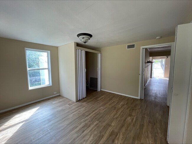 Foto del edificio - Tuloso midway- Immediate move in