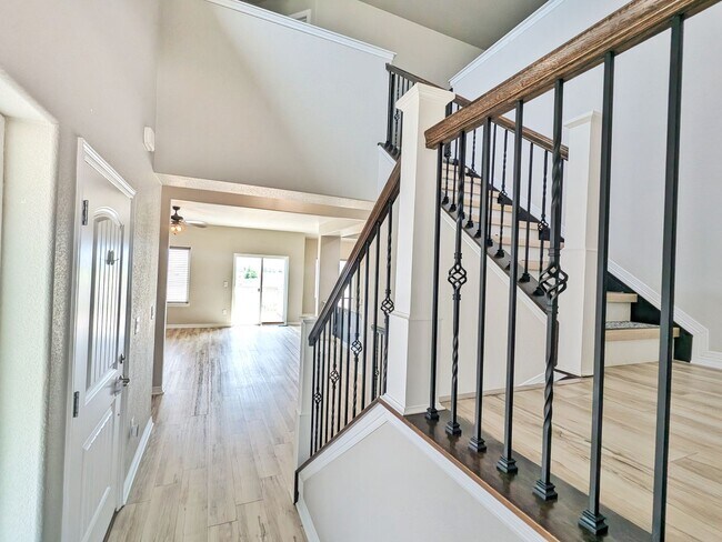 Building Photo - Stunning Modern Home with Breathtaking Mou...