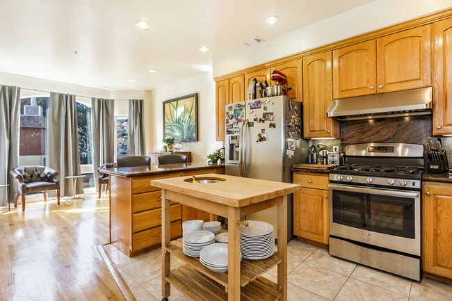 Building Photo - 48 Grand View Ter