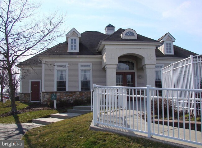 Building Photo - 33 Blake Dr