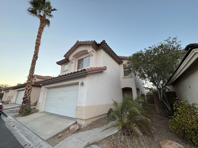 Foto del edificio - Gorgeous 3 bed / 2.5 bath, 2 story home ne...