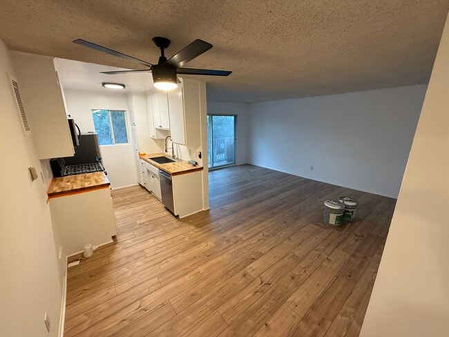 Foto del edificio - 1218 McClellan Dr