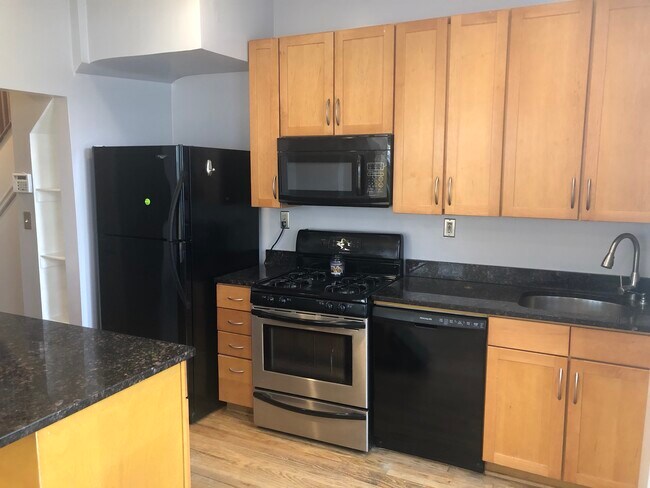 Gormet kitchen with granite countertops - 1301 Allison St NW