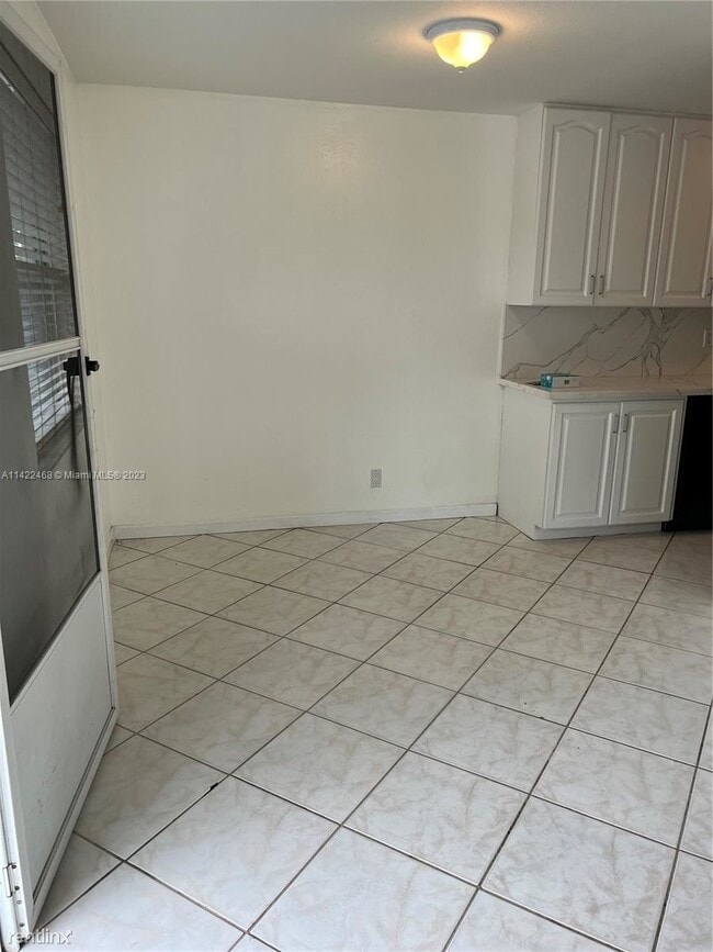 Building Photo - 3 br, 1 bath House - 220 NW 57th St # 1