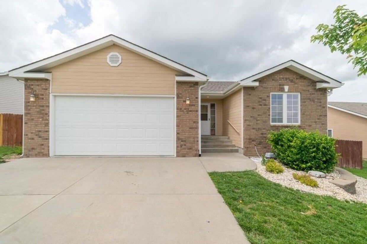 Primary Photo - CLOSE TO FORT RILEY! FENCED BACKYARD!