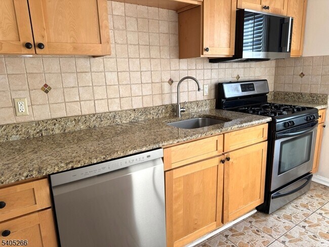 Foto del edificio - 390 Morris Ave