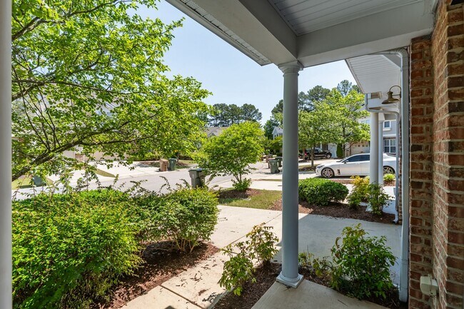 Foto del edificio - Spacious Cary Townhome in Westover Park– A...