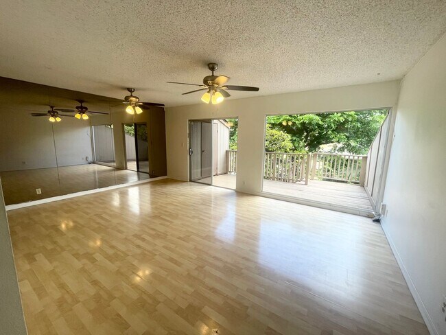 Foto del edificio - 4 Bed 2 Bath in Makakilo with Large Backyard!