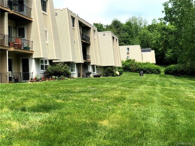 Building Photo - 315 Fox Run Ln