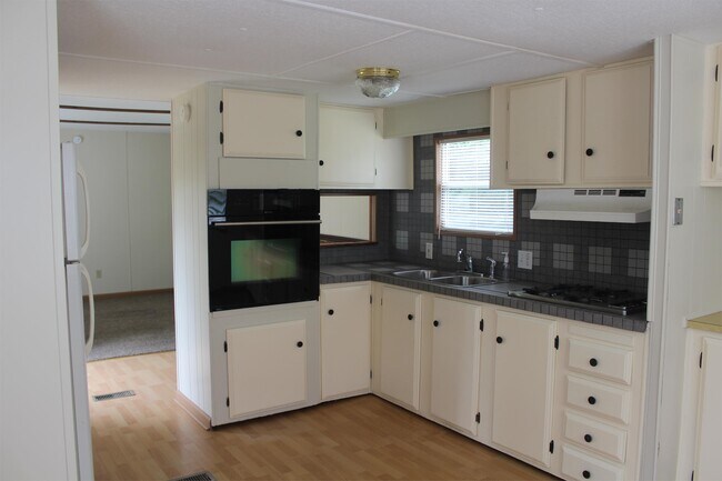 Building Photo - 509 Golden Acres Dr