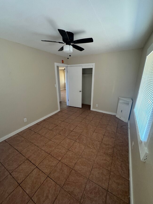 Dormitorio 1 - 197 6th St