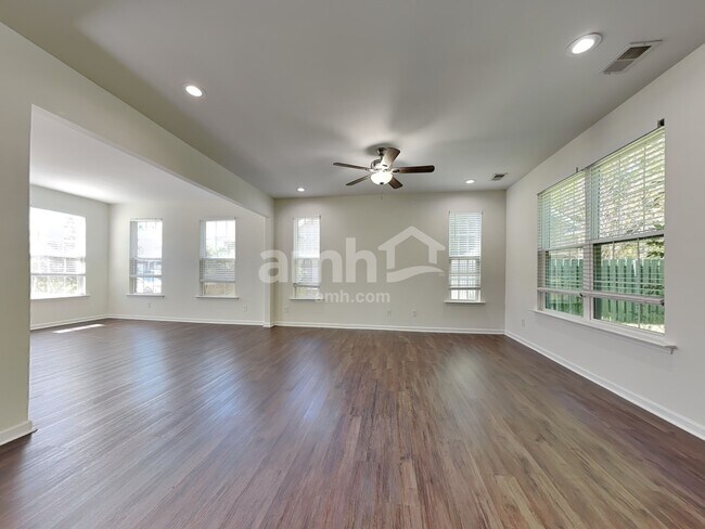 Foto del edificio - 95 Gentry Way