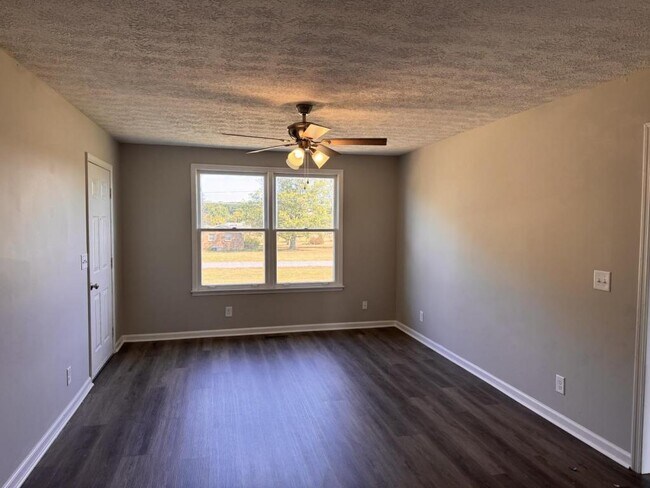 Building Photo - 5468 Stacy Springs Rd