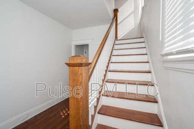 Building Photo - 2730 Dakota Ave
