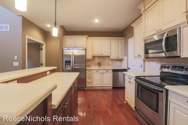 Building Photo - 4 br, 4.5 bath House - 3919 W. 159th Terrace