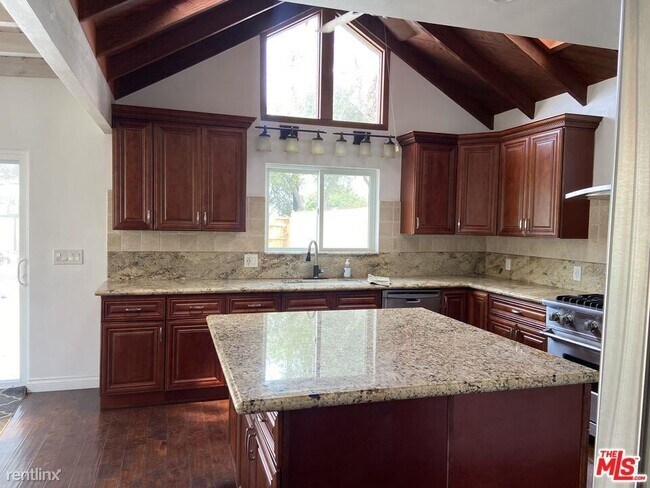 Building Photo - 3 br, 2.5 bath House - 3598 Mountain View Ave