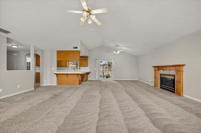 Building Photo - 2375 Fallbrook Ave