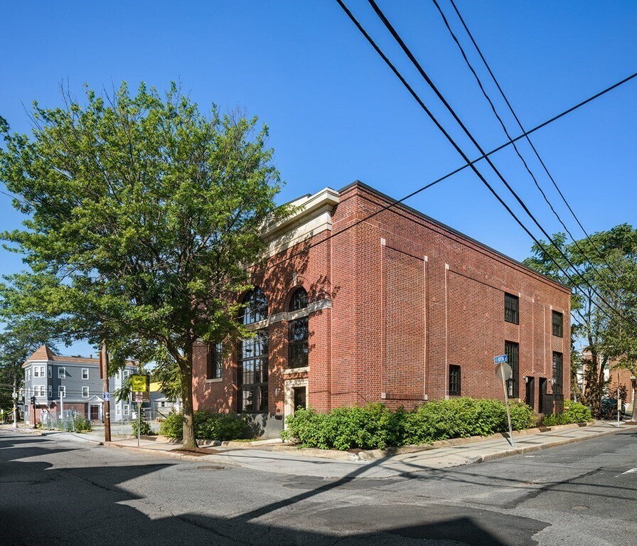 Building Photo - 76 School St