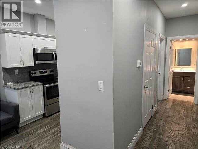 Building Photo - 138 Murray St